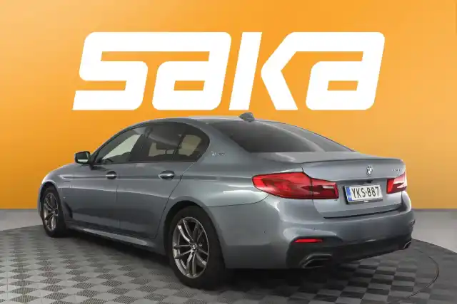 Sininen Sedan, BMW 530 – YKS-887