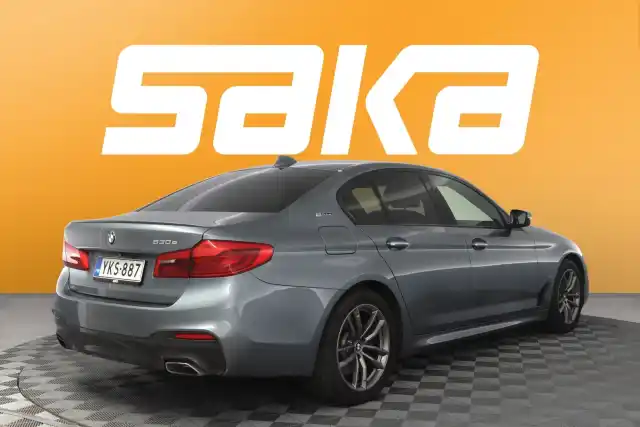 Sininen Sedan, BMW 530 – YKS-887