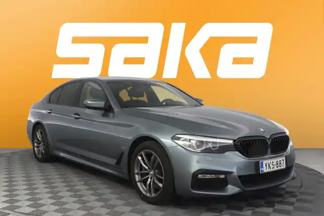 Sininen Sedan, BMW 530 – YKS-887