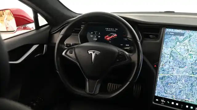 Punainen Viistoperä, Tesla Model S – YKS-921