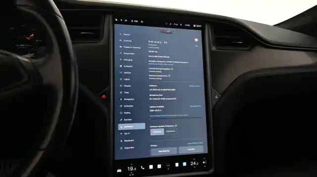 Punainen Viistoperä, Tesla Model S – YKS-921