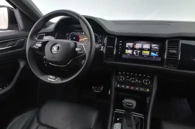 Musta Maastoauto, Skoda Kodiaq – YKS-965