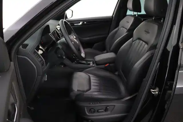 Musta Maastoauto, Skoda Kodiaq – YKS-965