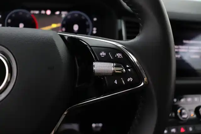 Musta Maastoauto, Skoda Kodiaq – YKS-965