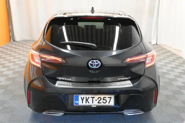 Musta Viistoperä, Toyota Corolla – YKT-257