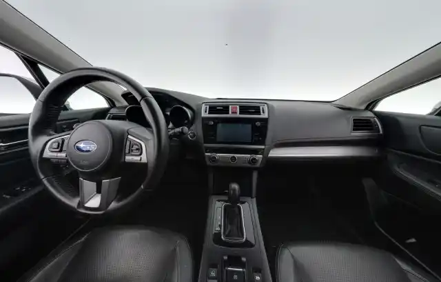 Beige Farmari, Subaru Outback – YKU-501