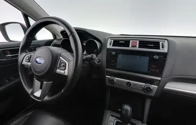 Beige Farmari, Subaru Outback – YKU-501