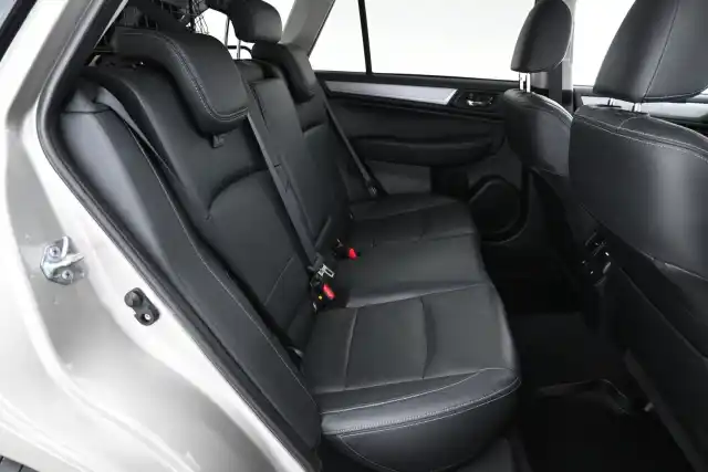 Beige Farmari, Subaru Outback – YKU-501