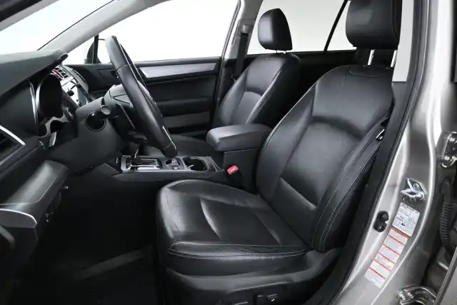 Beige Farmari, Subaru Outback – YKU-501