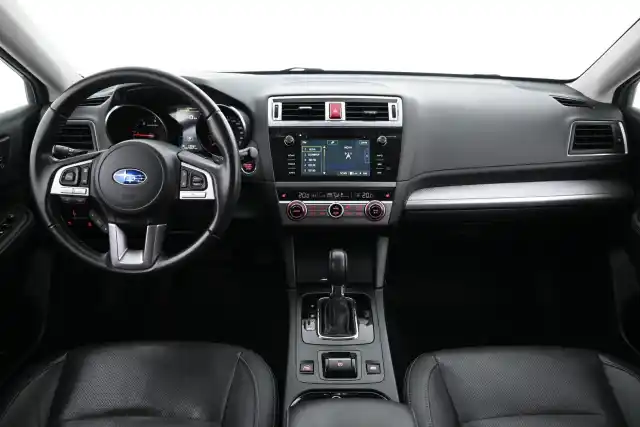 Beige Farmari, Subaru Outback – YKU-501