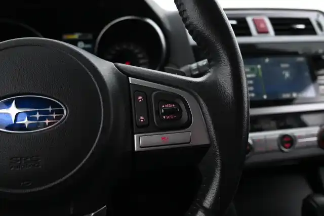 Beige Farmari, Subaru Outback – YKU-501