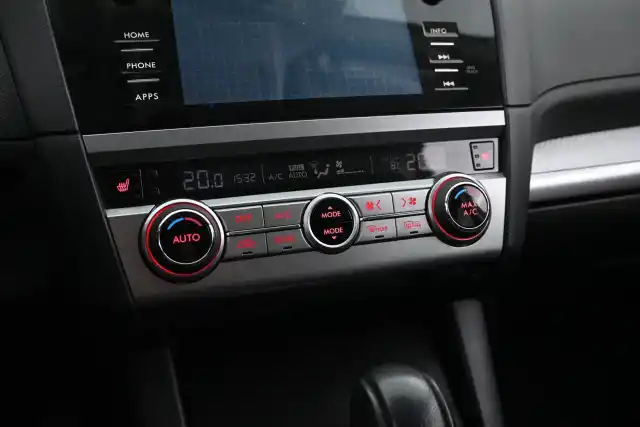 Beige Farmari, Subaru Outback – YKU-501