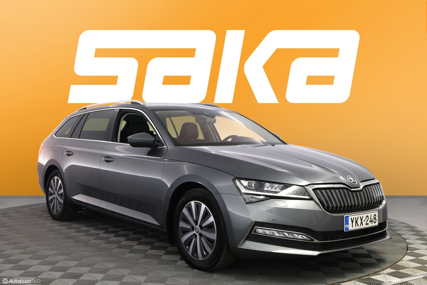 Harmaa Farmari, Skoda Superb – YKX-248