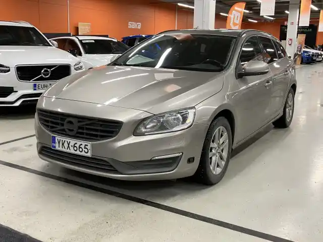 Ruskea Farmari, Volvo V60 – YKX-665