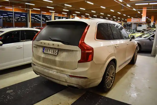 Valkoinen Maastoauto, Volvo XC90 – YKY-185