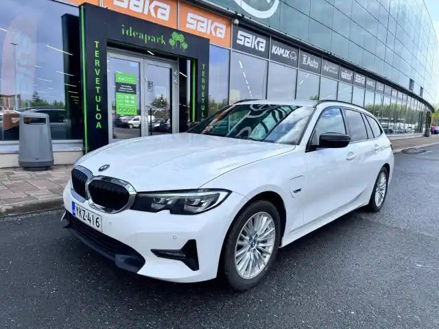 Valkoinen Farmari, BMW 320 – YKZ-416