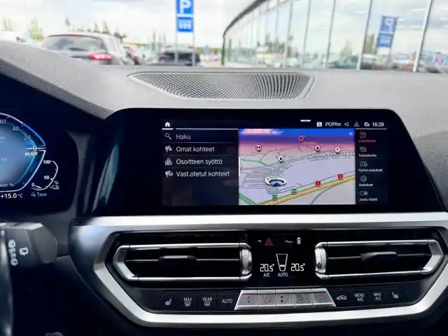 Valkoinen Farmari, BMW 320 – YKZ-416