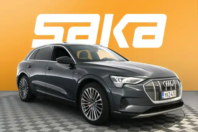 Harmaa Maastoauto, Audi e-tron – YKZ-470