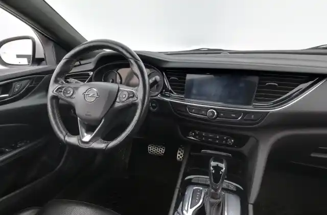 Valkoinen Farmari, Opel Insignia – YLA-520