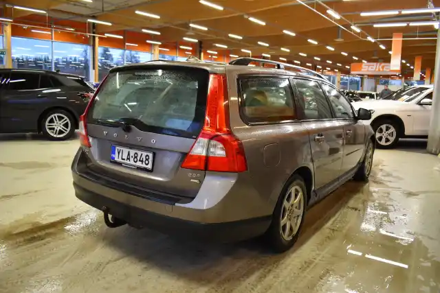 Harmaa Farmari, Volvo V70 – YLA-848