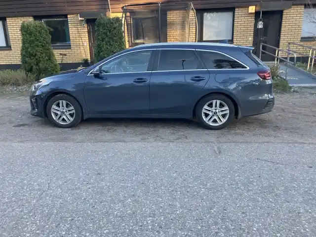 Sininen Farmari, Kia Ceed – YLB-885