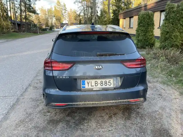 Sininen Farmari, Kia Ceed – YLB-885