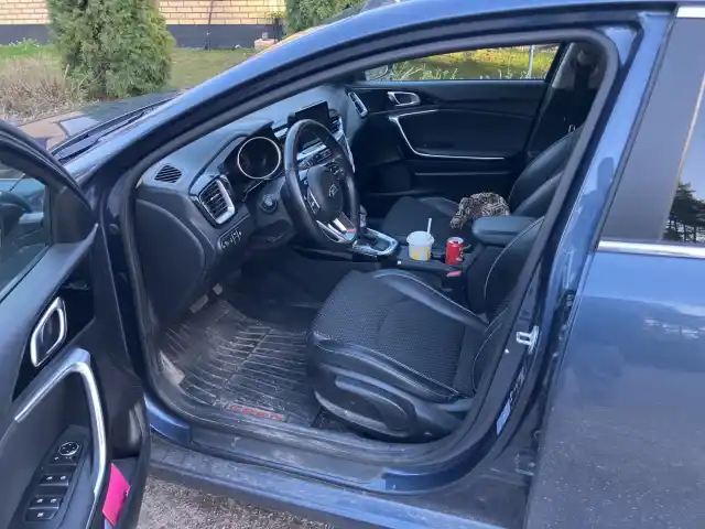 Sininen Farmari, Kia Ceed – YLB-885