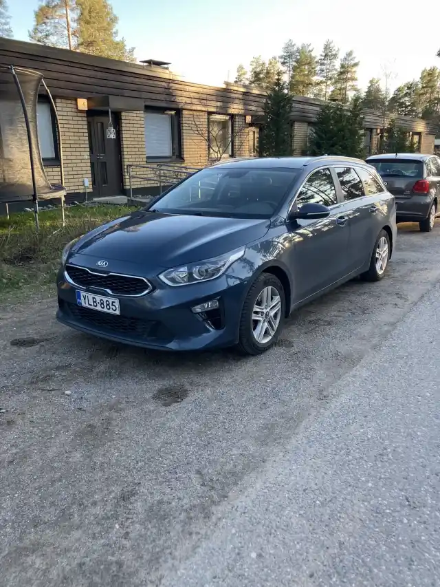 Sininen Farmari, Kia Ceed – YLB-885