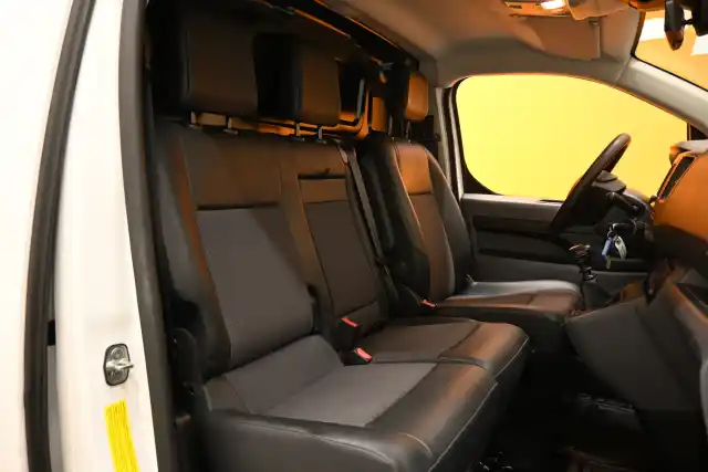 Valkoinen Pakettiauto, Toyota Proace – YLB-906
