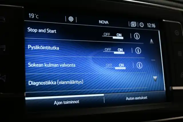 Valkoinen Pakettiauto, Toyota Proace – YLB-906
