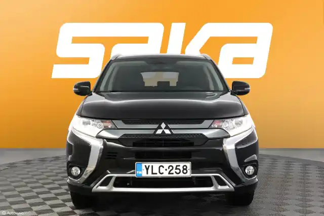 Musta Maastoauto, Mitsubishi Outlander PHEV – YLC-258