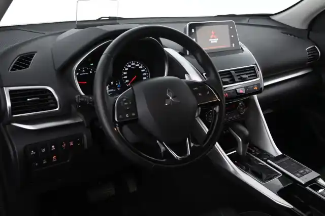 Sininen Maastoauto, Mitsubishi Eclipse Cross – YLC-398