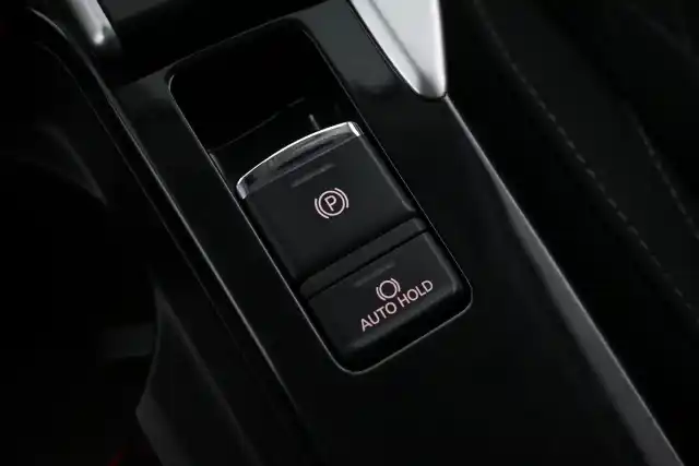 Sininen Maastoauto, Mitsubishi Eclipse Cross – YLC-398