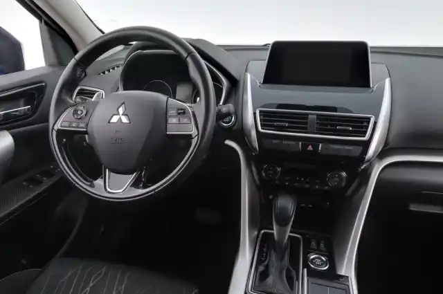 Sininen Maastoauto, Mitsubishi Eclipse Cross – YLC-403