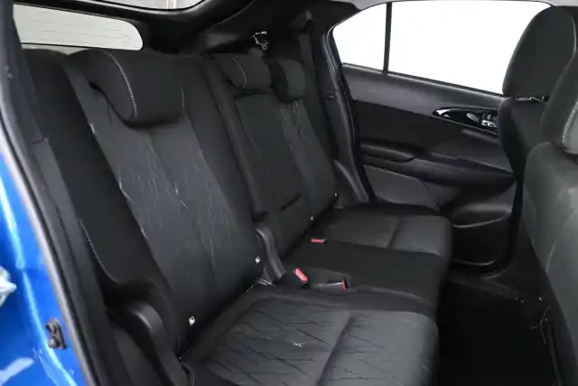 Sininen Maastoauto, Mitsubishi Eclipse Cross – YLC-403