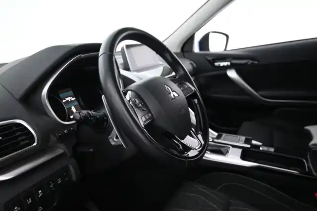 Sininen Maastoauto, Mitsubishi Eclipse Cross – YLC-403