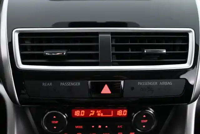Sininen Maastoauto, Mitsubishi Eclipse Cross – YLC-403