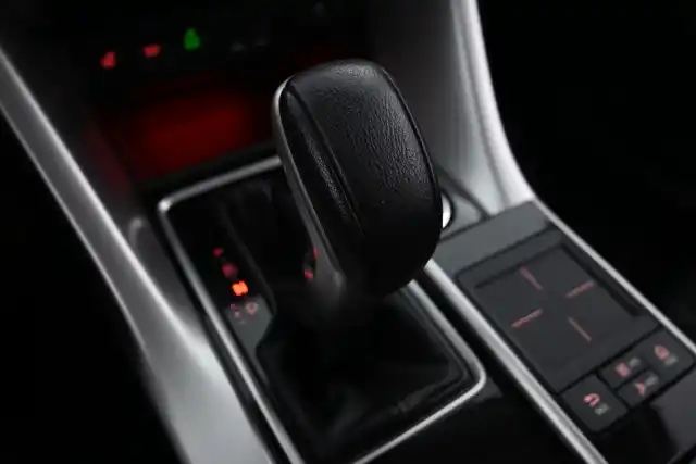 Sininen Maastoauto, Mitsubishi Eclipse Cross – YLC-403