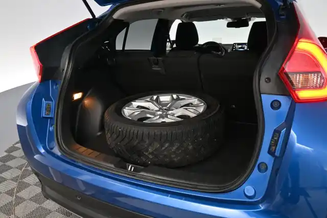 Sininen Maastoauto, Mitsubishi Eclipse Cross – YLC-403