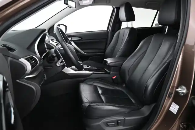 Ruskea (beige) Maastoauto, Mitsubishi Eclipse Cross – YLC-404
