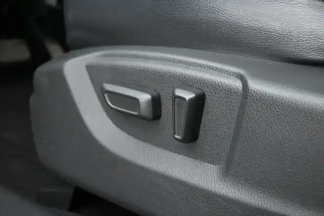 Ruskea (beige) Maastoauto, Mitsubishi Eclipse Cross – YLC-404