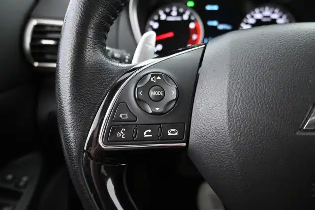 Ruskea (beige) Maastoauto, Mitsubishi Eclipse Cross – YLC-404