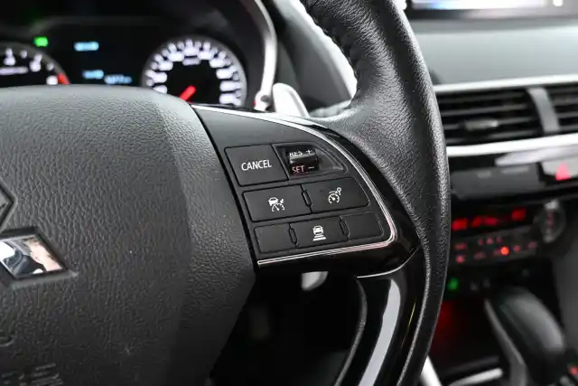 Ruskea (beige) Maastoauto, Mitsubishi Eclipse Cross – YLC-404