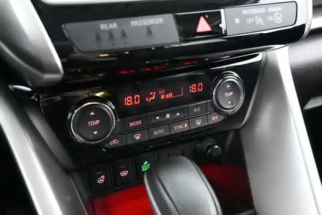 Ruskea (beige) Maastoauto, Mitsubishi Eclipse Cross – YLC-404