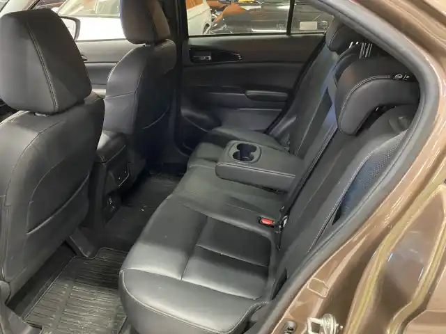 Ruskea (beige) Maastoauto, Mitsubishi Eclipse Cross – YLC-404