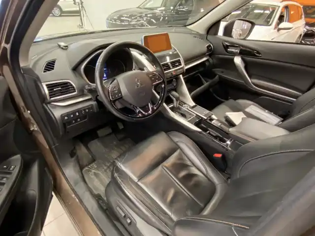 Ruskea (beige) Maastoauto, Mitsubishi Eclipse Cross – YLC-404