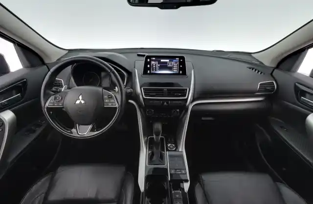 Ruskea (beige) Maastoauto, Mitsubishi Eclipse Cross – YLC-404