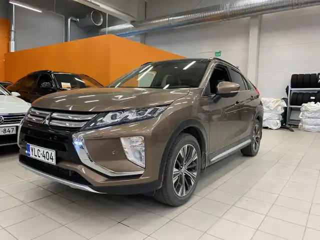 Ruskea (beige) Maastoauto, Mitsubishi Eclipse Cross – YLC-404