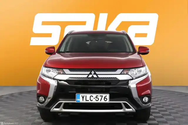 Punainen Maastoauto, Mitsubishi Outlander – YLC-576