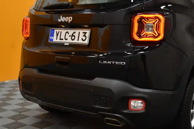 Musta Maastoauto, Jeep Renegade – YLC-613